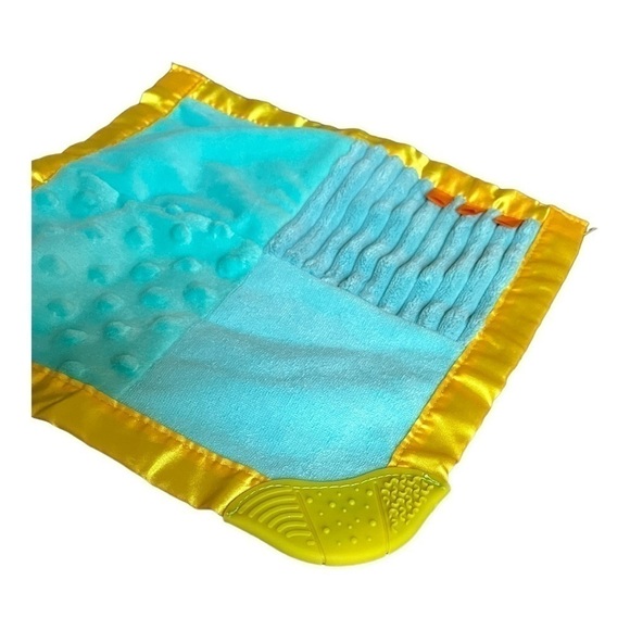 Infantino lovey with turtle rattle satin trim teething corner - Picture 4 of 9